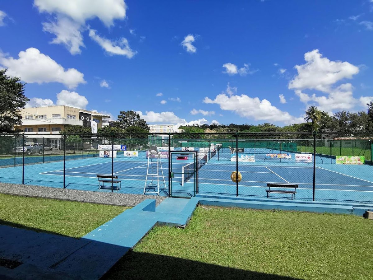 DUGAZON SPORTING CLUB, club de padel à Les Abymes
