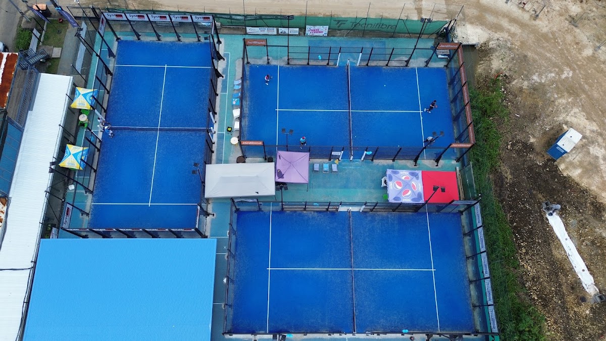 DUGAZON SPORTING CLUB, club de padel à Les Abymes, photo 3