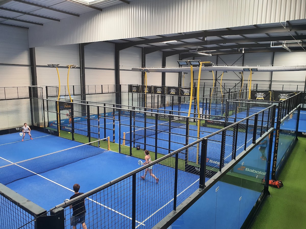 ESPRIT PADEL CLUB, club de padel à Saint-Priest
