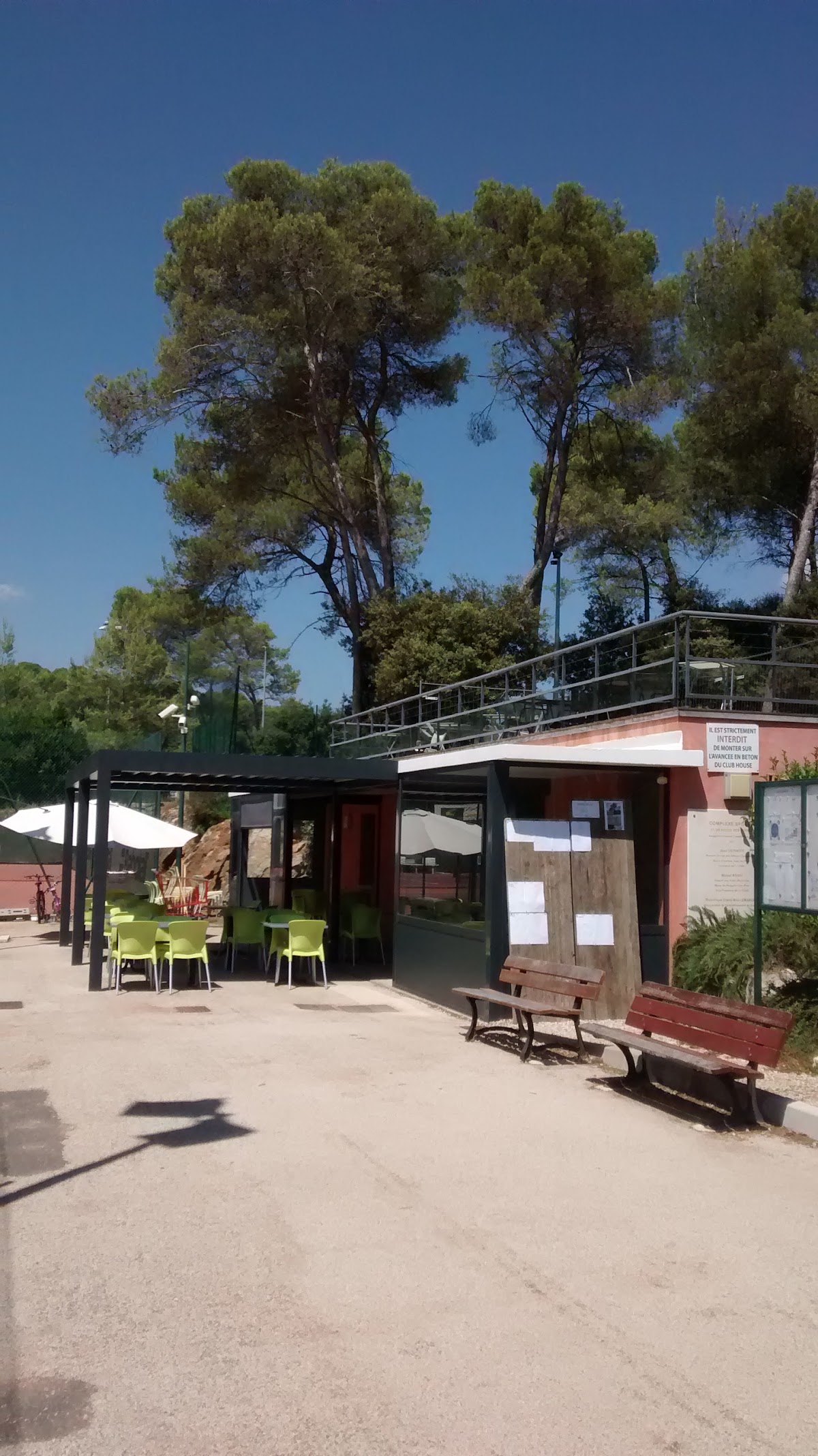 LA RAQUETTE ROQUEFORTOISE, club de padel à Roquefort-les-Pins, photo 4