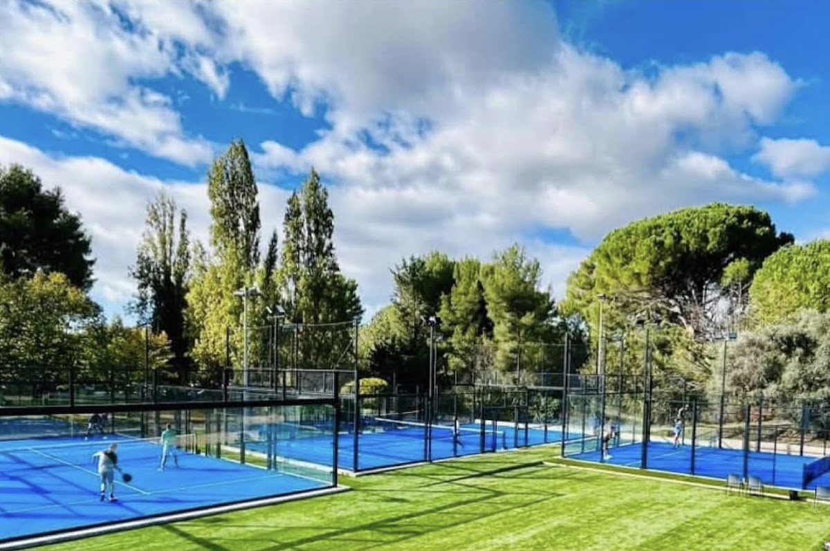 LB13 PADEL TENNIS CLUB, club de padel à Allauch