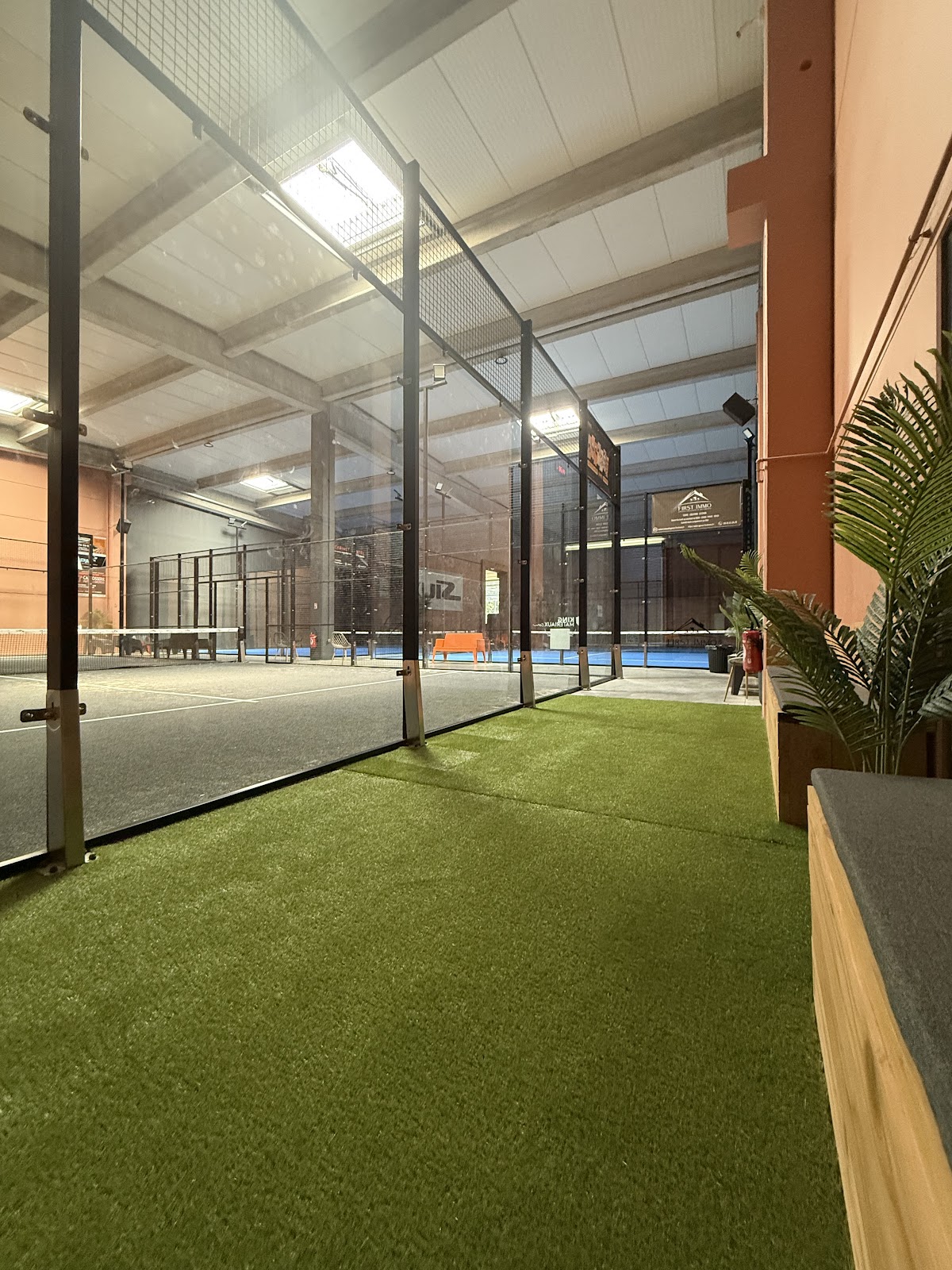 P4 Padel Indoor, club de padel à Cornillon-Confoux