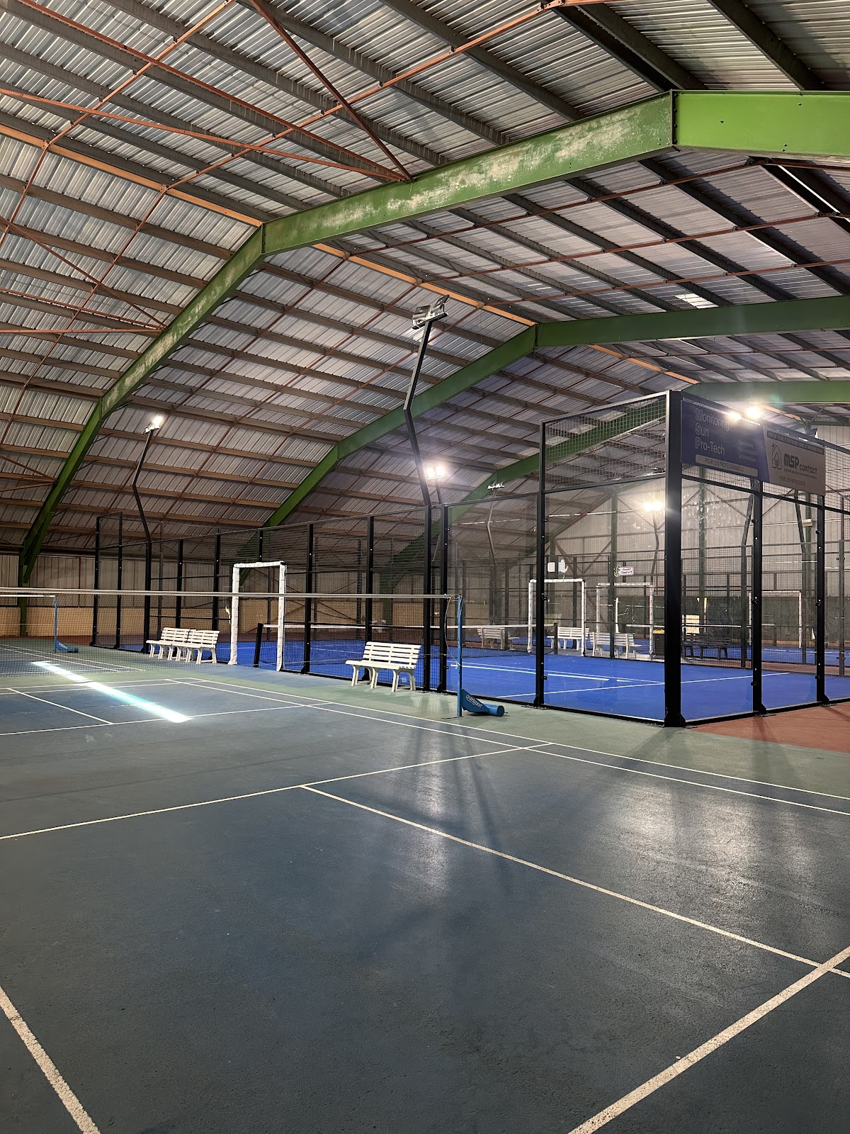 PADEL CLUB CROCODIL'S, club de padel à Servian, photo 5