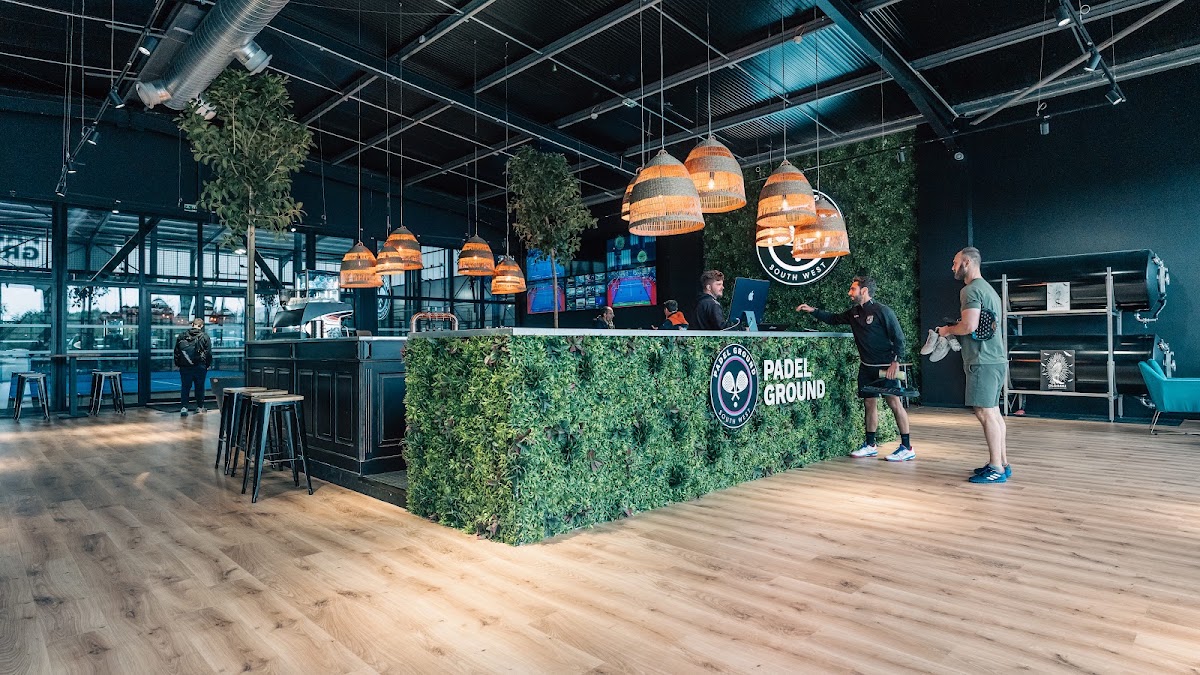 PADEL GROUND, club de padel à Lescar