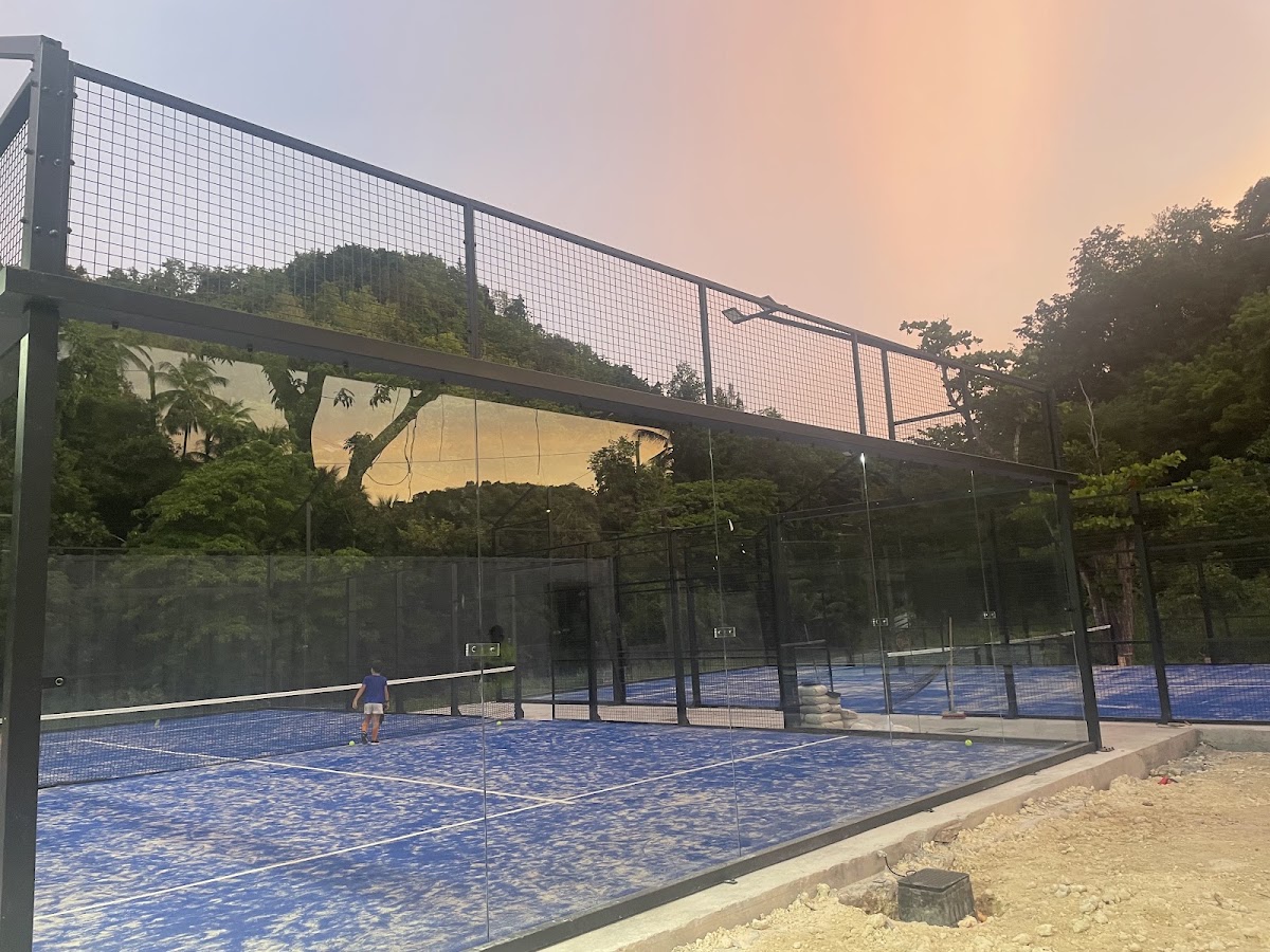 PADELOUPE, club de padel à Le Gosier