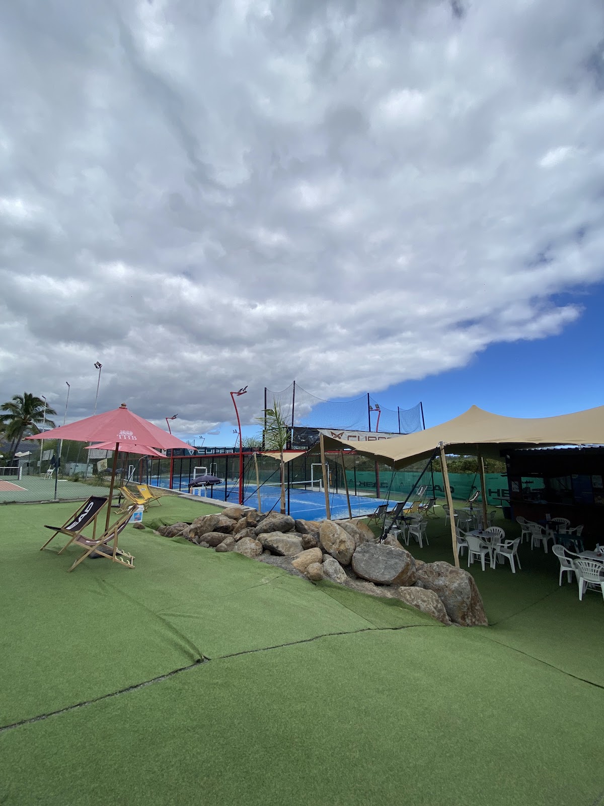TENNIS CLUB DE L OASIS, club de padel à Saint-Paul