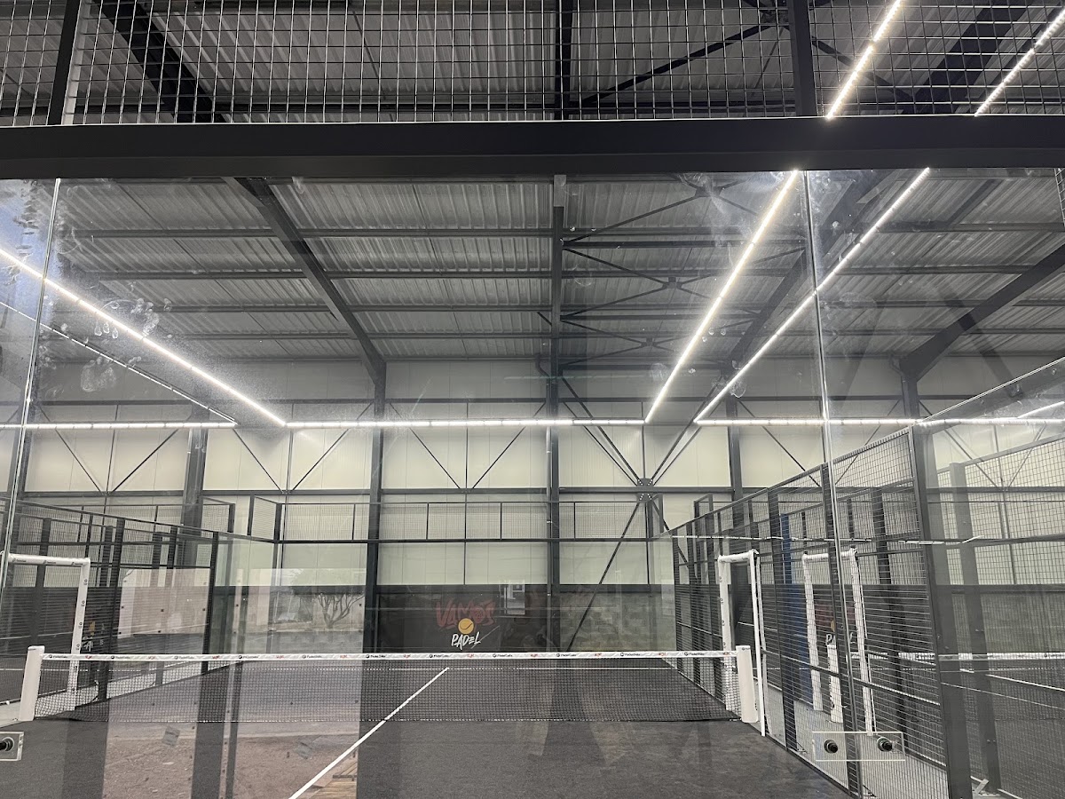 VAMOS PADEL ACADEMY, club de padel à Magalas